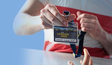 Customer using the London Pass