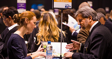 Industry_professionals_discuss_business_at_WTM_Speed_Networking