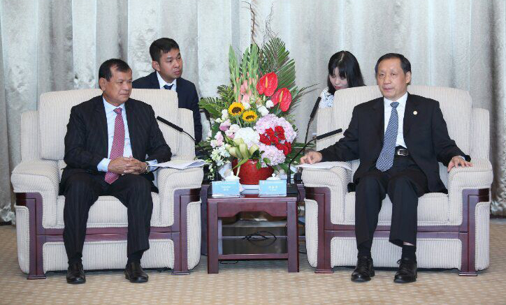 中国国家旅游局局长李金早会见柬埔寨旅游部长唐坤